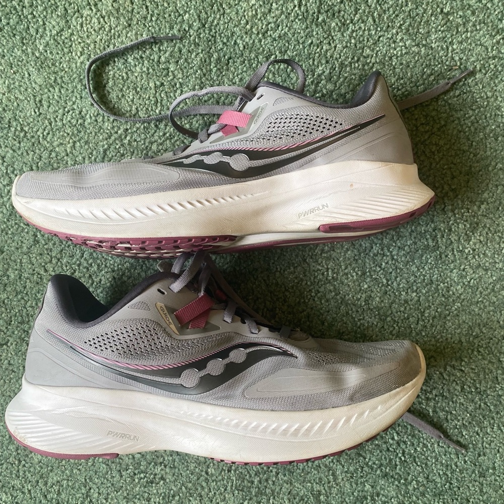 Saucony Guide 15 Womens Size 10.5 WIDE Running Shoes Gray EUC